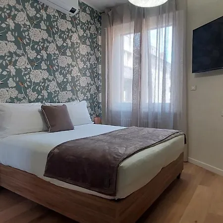G&g One Station Apartment *